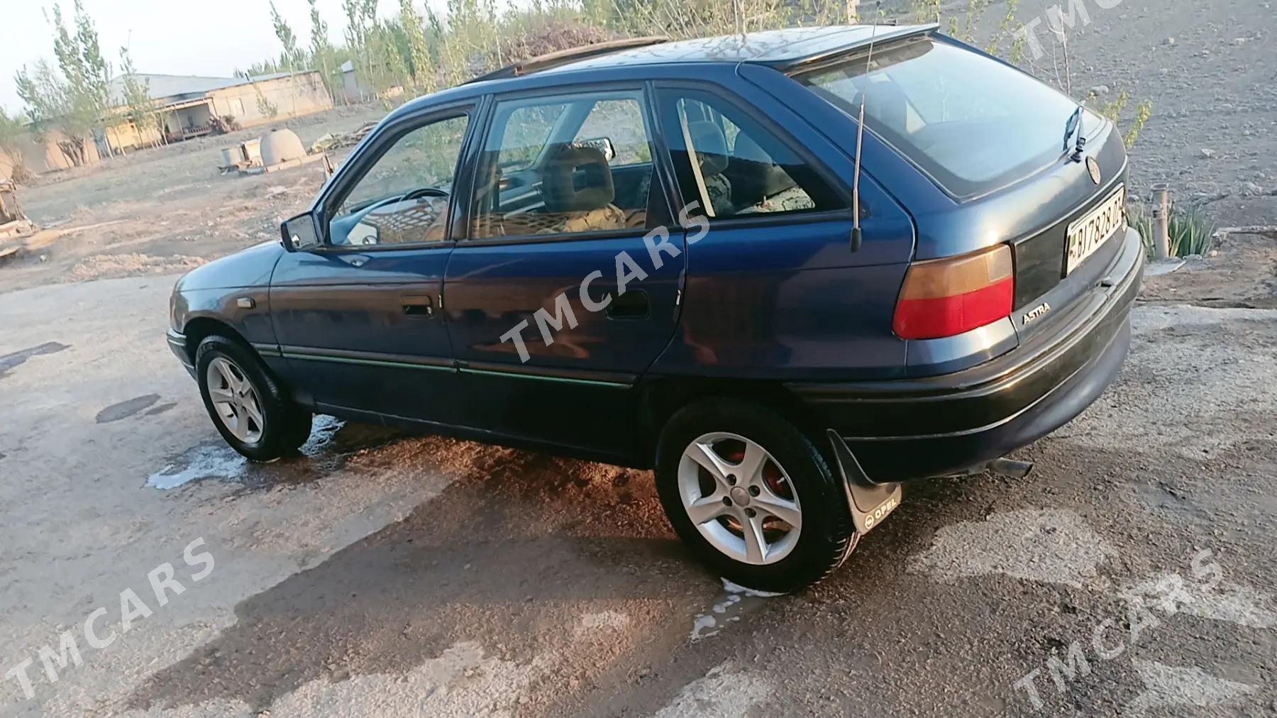 Opel Astra 1993 - 45 000 TMT - Губадаг - img 2