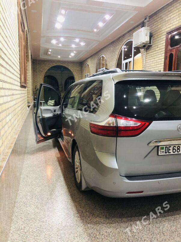 Toyota Sienna 2019 - 450 000 TMT - Туркменабат - img 4