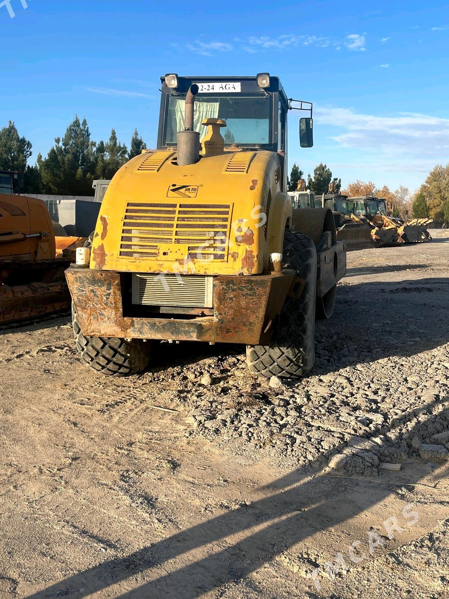 LiuGong CLG 6114E 2012 - 250 000 TMT - Ашхабад - img 3