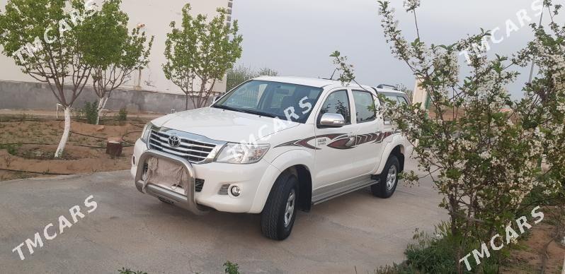 Toyota Hilux 2014 - 400 000 TMT - Тязе заман - img 2