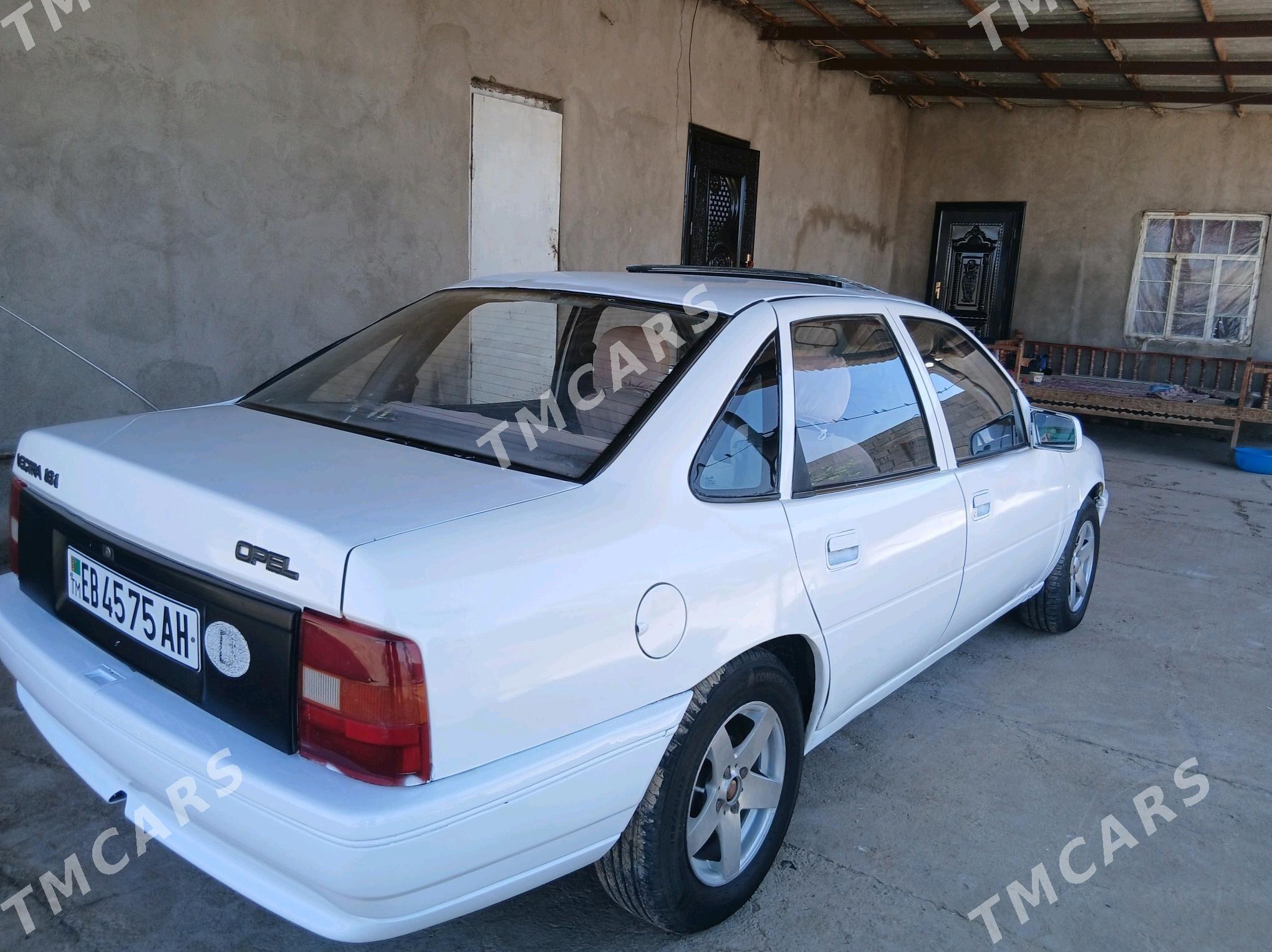 Opel Vectra 1992 - 32 000 TMT - Теджен - img 7