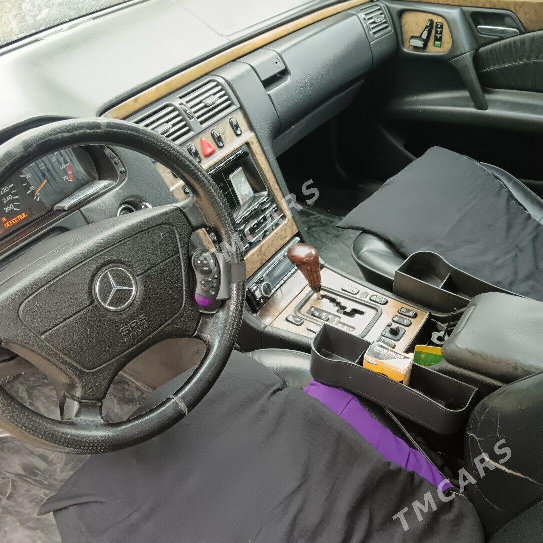 Mercedes-Benz E320 1998 - 90 000 TMT - Balkanabat - img 6
