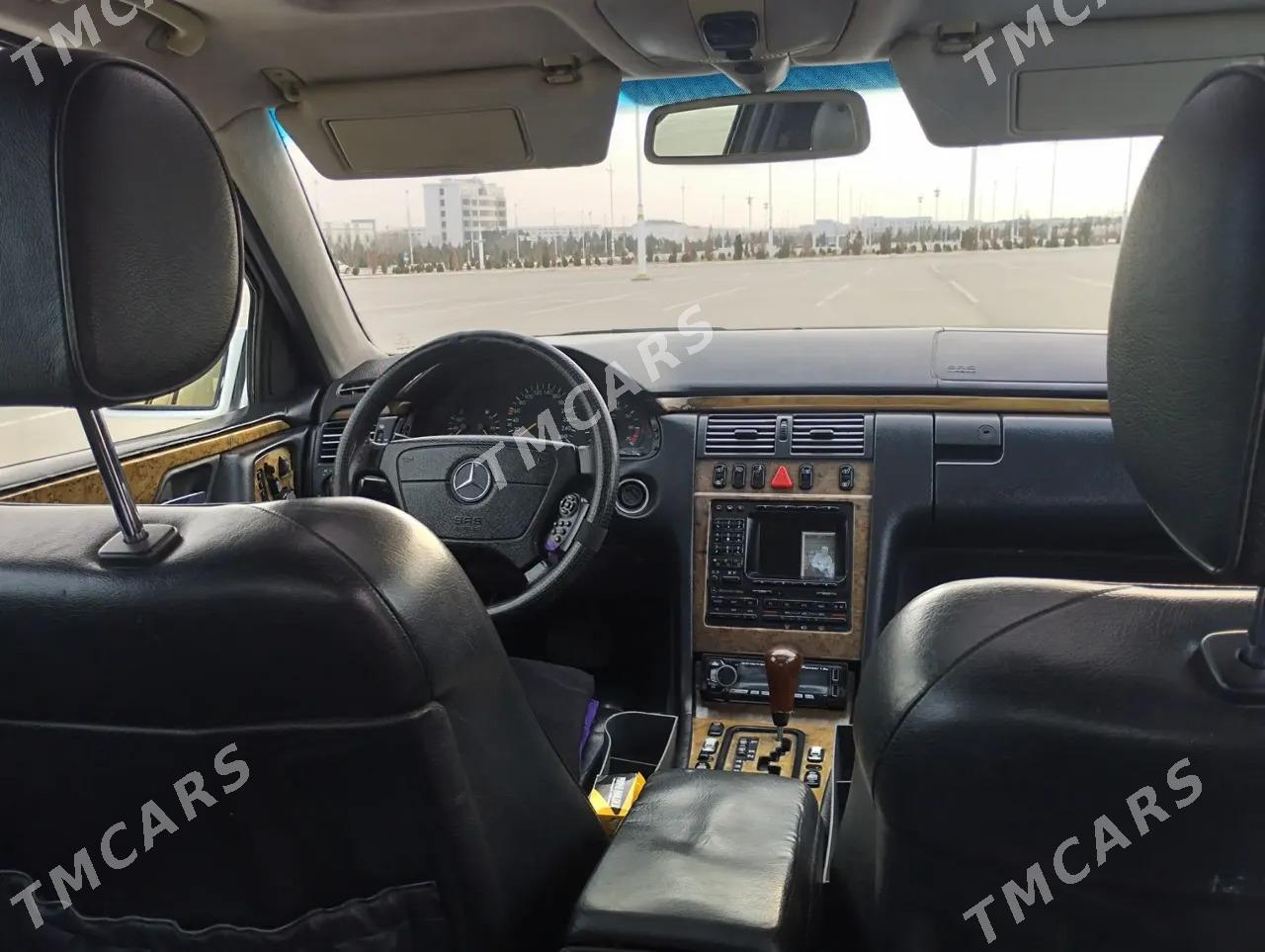 Mercedes-Benz E320 1998 - 90 000 TMT - Balkanabat - img 8