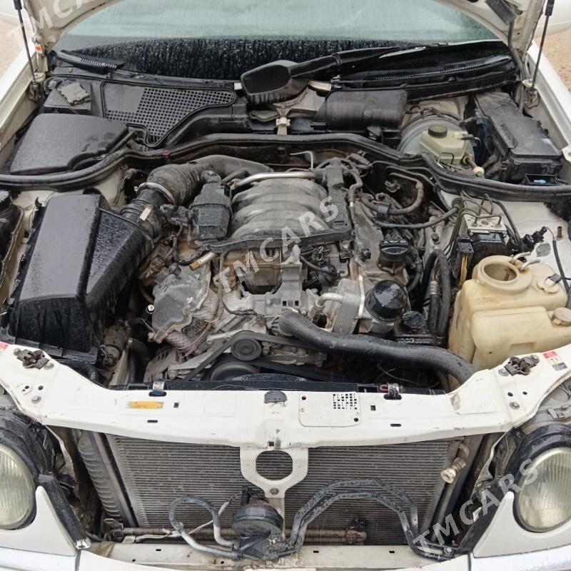 Mercedes-Benz E320 1998 - 90 000 TMT - Balkanabat - img 7