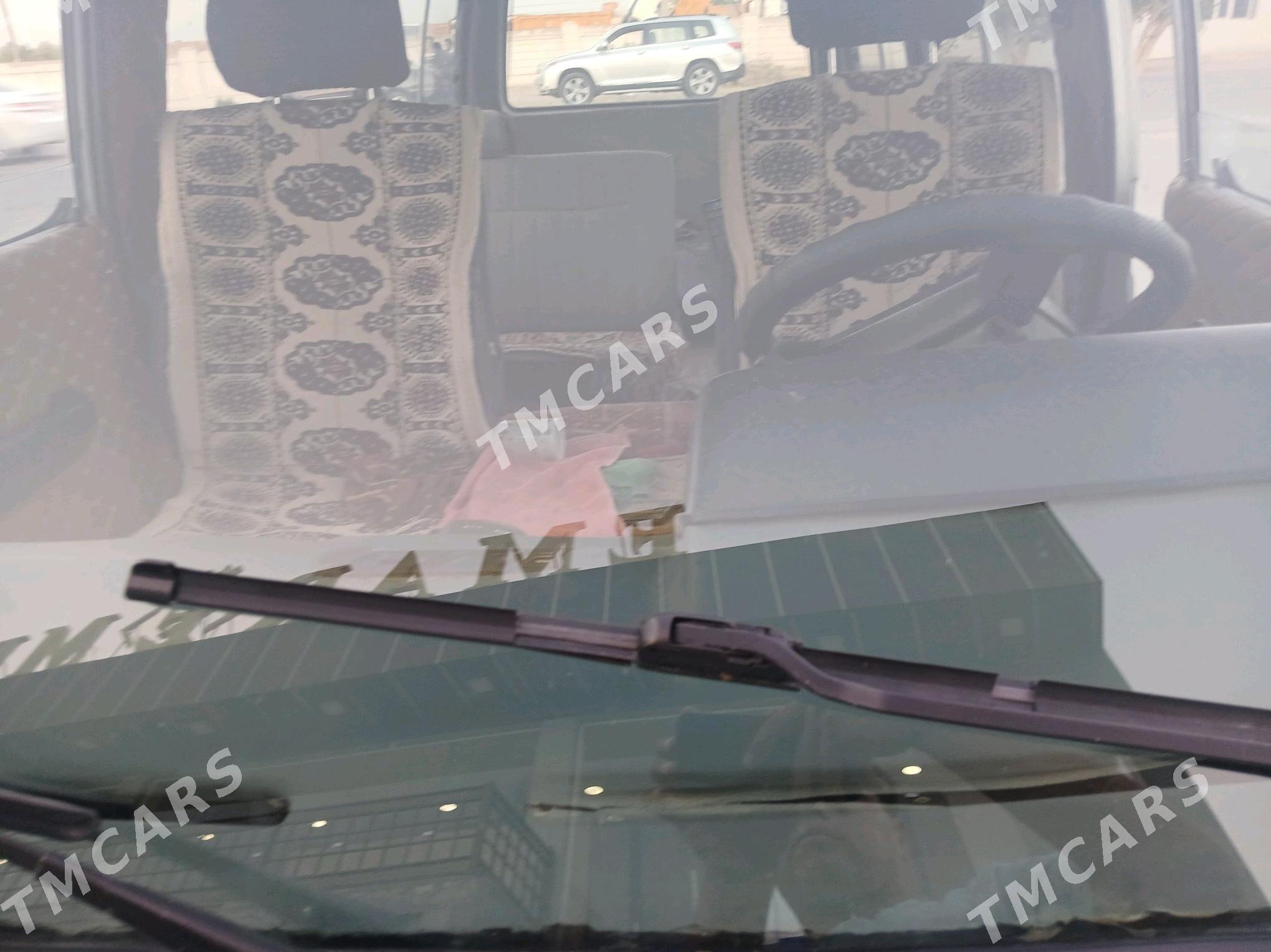 Toyota Hiace 1998 - 55 000 TMT - Мары - img 8