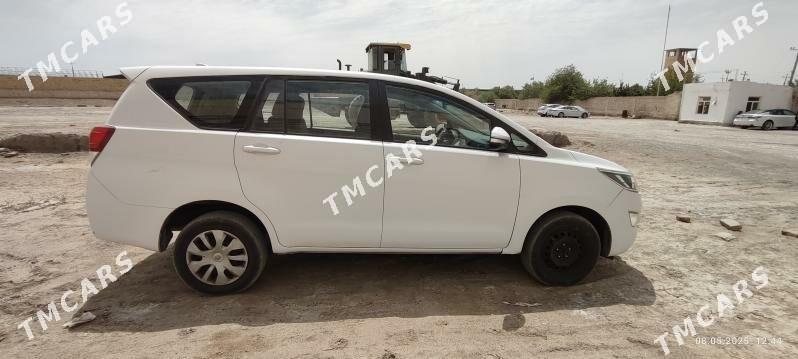 Toyota Innova 2020 - 250 000 TMT - Türkmenabat - img 2