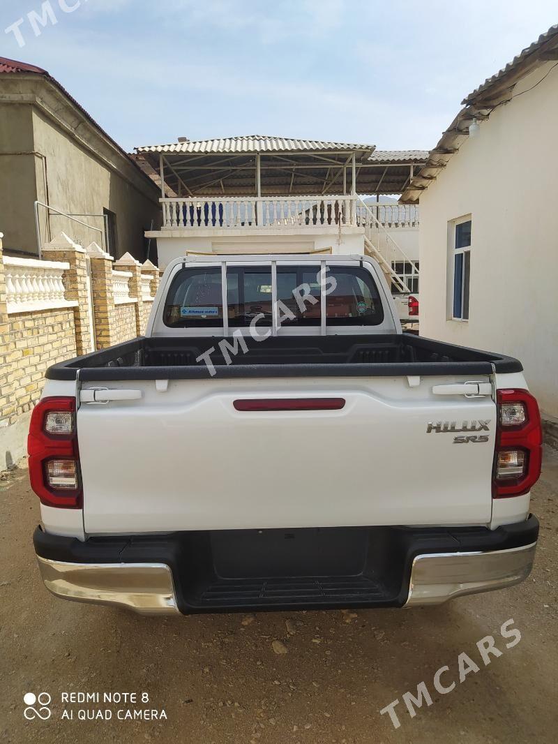 Toyota Hilux 2024 - 640 000 TMT - Балканабат - img 2