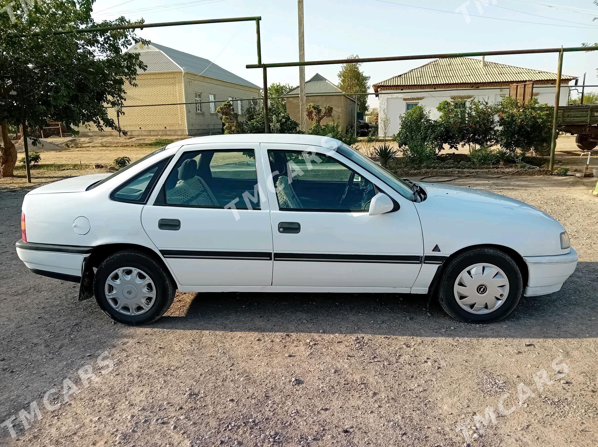 Opel Vectra 1989 - 34 000 TMT - Ёлётен - img 3
