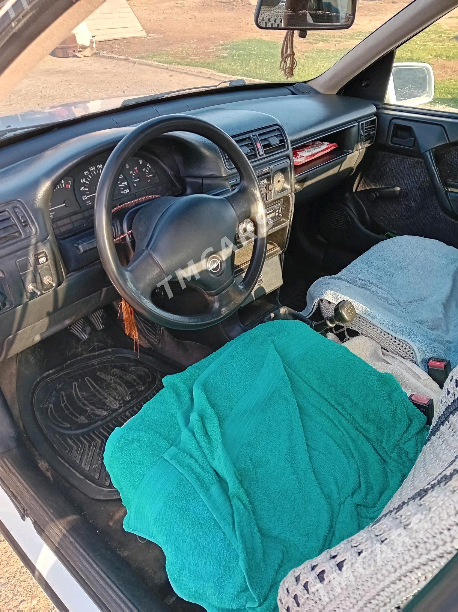 Opel Vectra 1989 - 34 000 TMT - Ёлётен - img 5