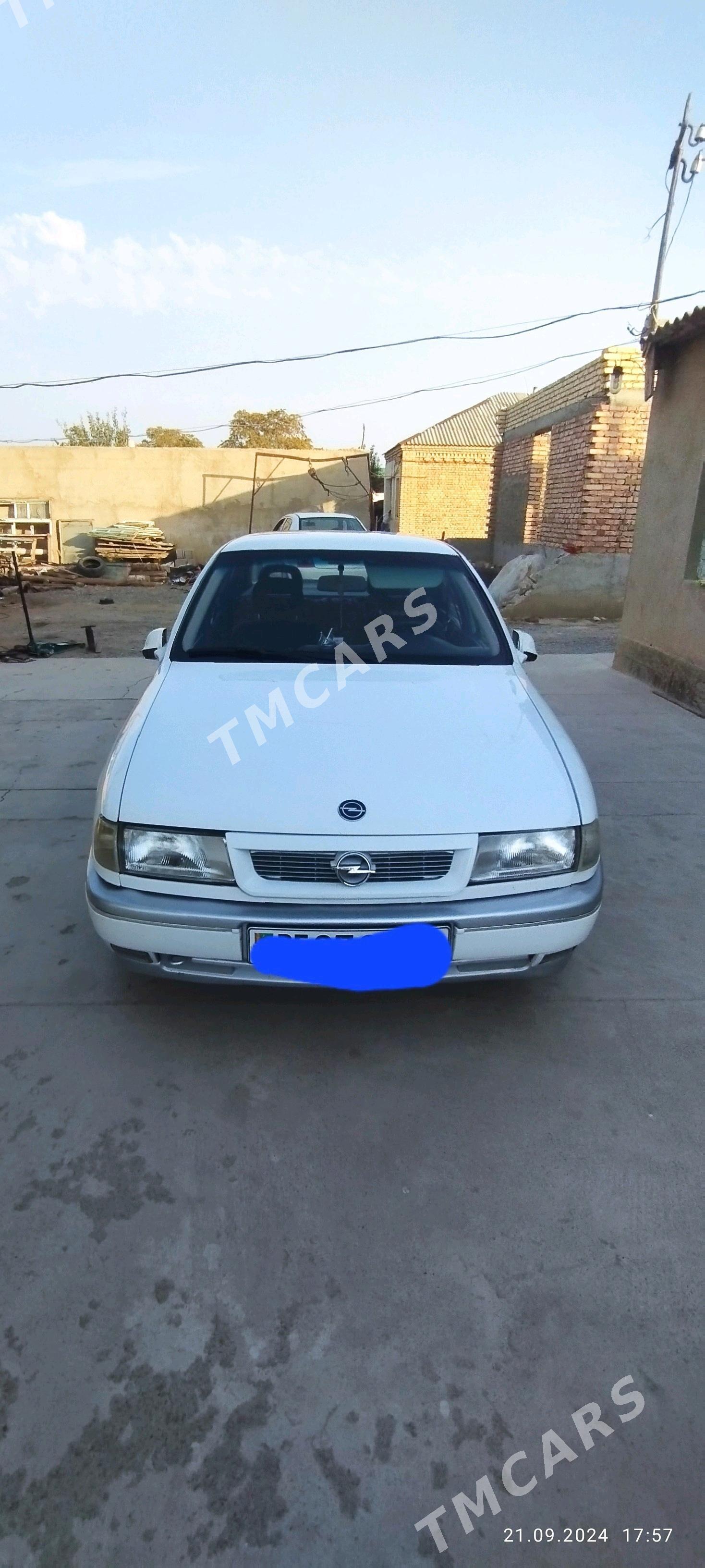 Opel Vectra 1990 - 45 000 TMT - Bäherden - img 10