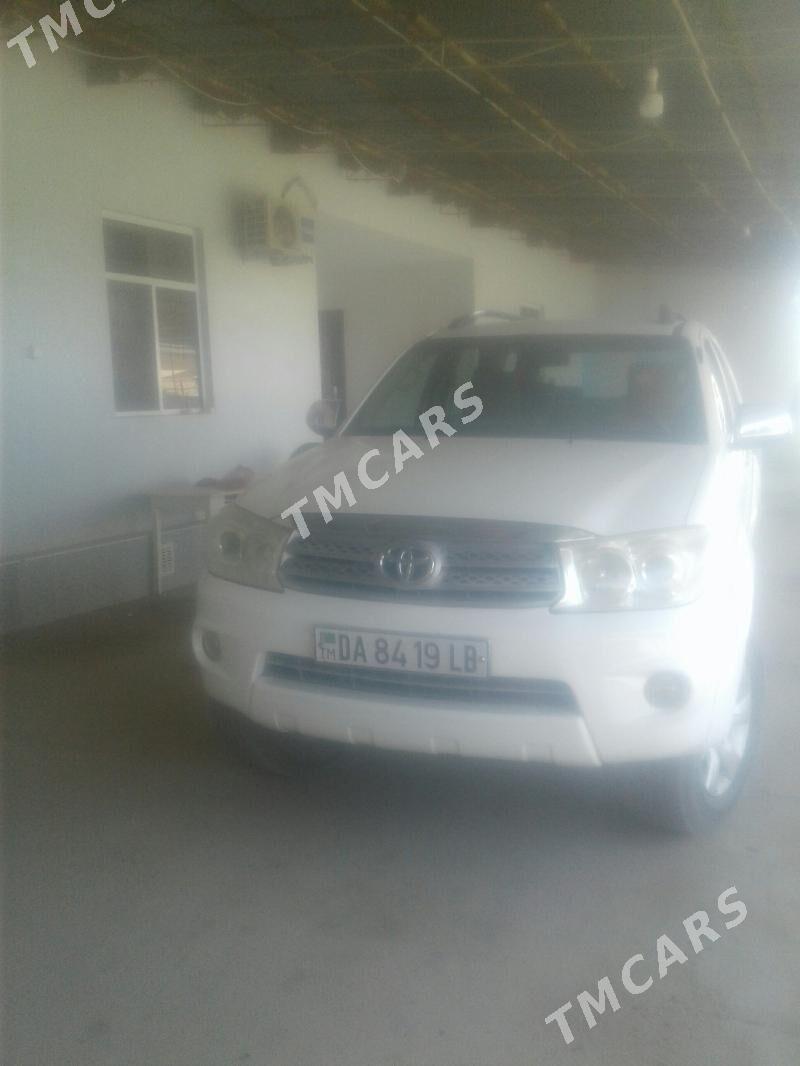 Toyota Fortuner 2010 - 260 000 TMT - Дянев - img 1