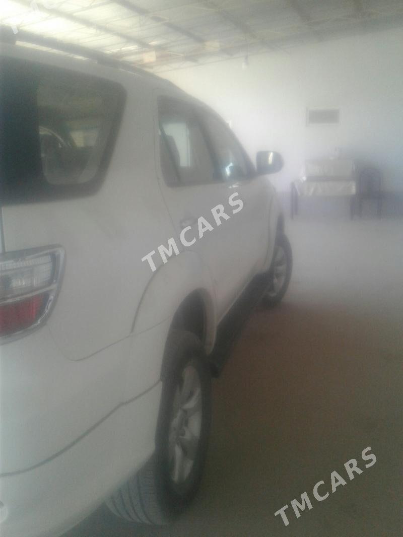 Toyota Fortuner 2010 - 260 000 TMT - Дянев - img 8