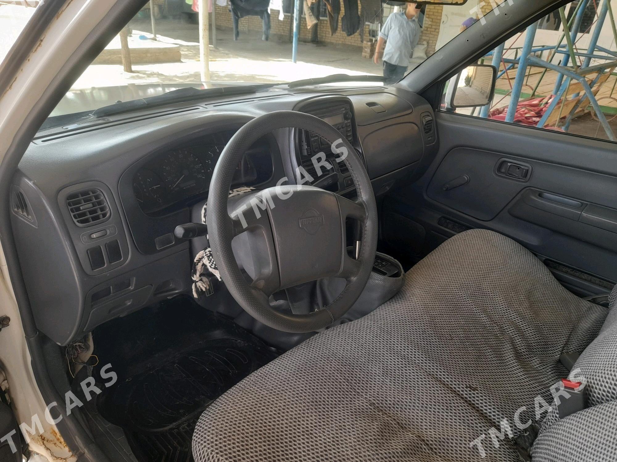 Nissan Navara 2001 - 80 000 TMT - Baýramaly - img 2