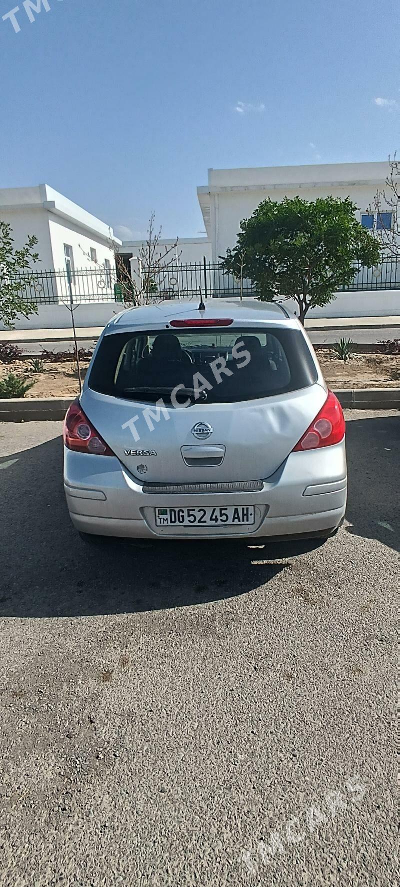 Nissan Versa 2010 - 88 000 TMT - Кака - img 4