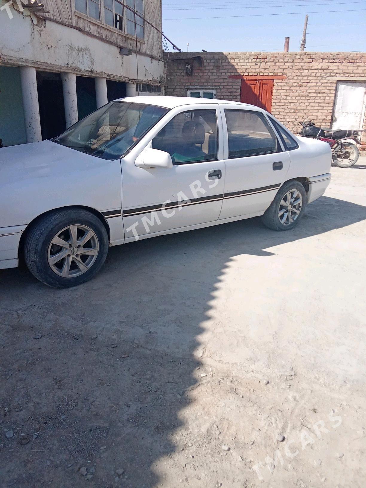 Opel Vectra 1990 - 24 000 TMT - Bäherden - img 2