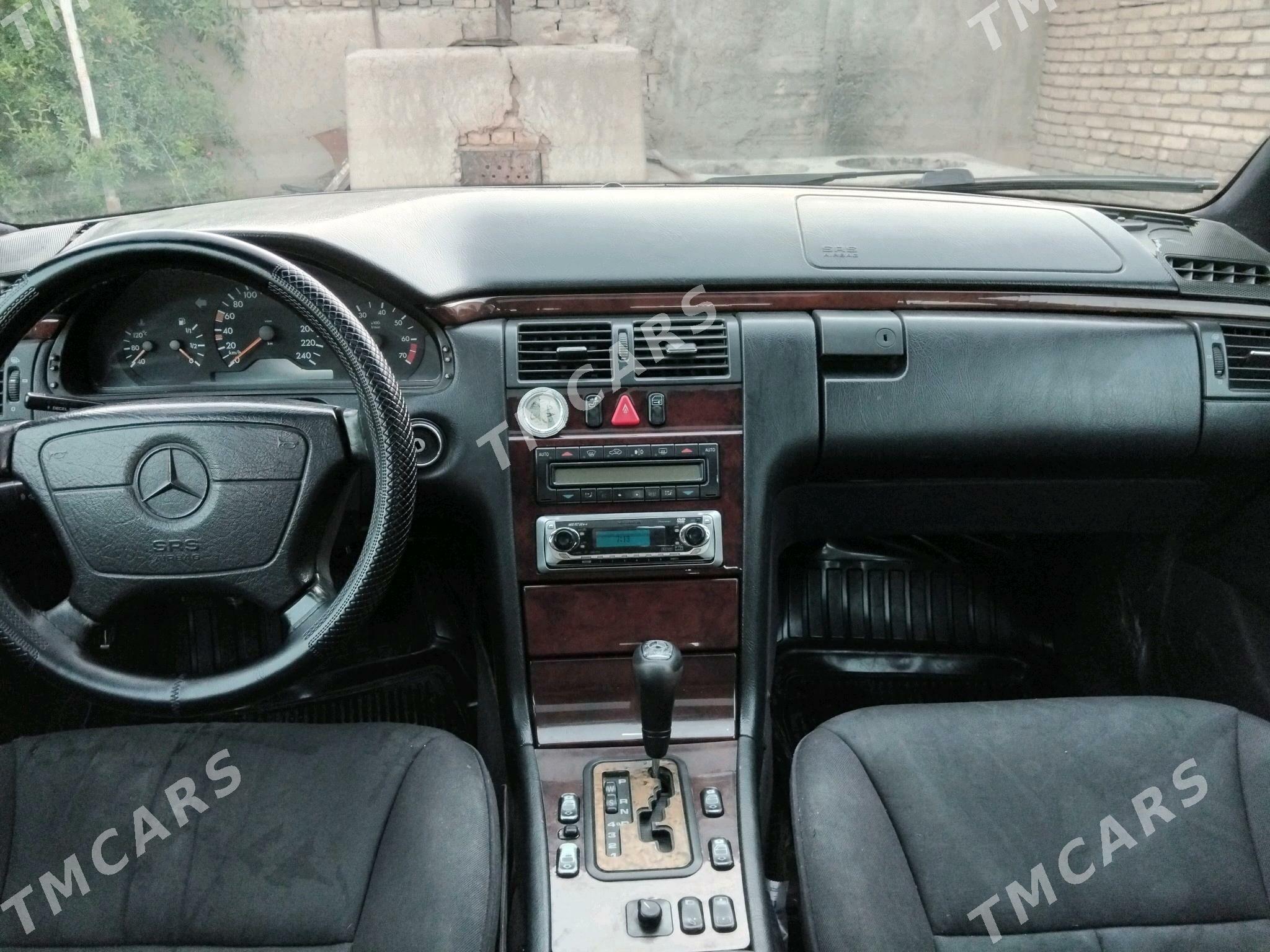 Mercedes-Benz E320 1997 - 70 000 TMT - Kaka - img 4