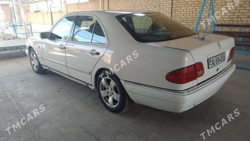 Mercedes-Benz E320 1998 - 90 000 TMT - Türkmenabat - img 4
