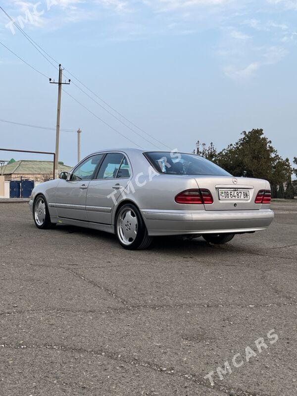 Mercedes-Benz E320 2000 - 140 000 TMT - Türkmenbaşy - img 4