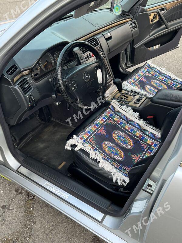 Mercedes-Benz E320 2000 - 140 000 TMT - Türkmenbaşy - img 6