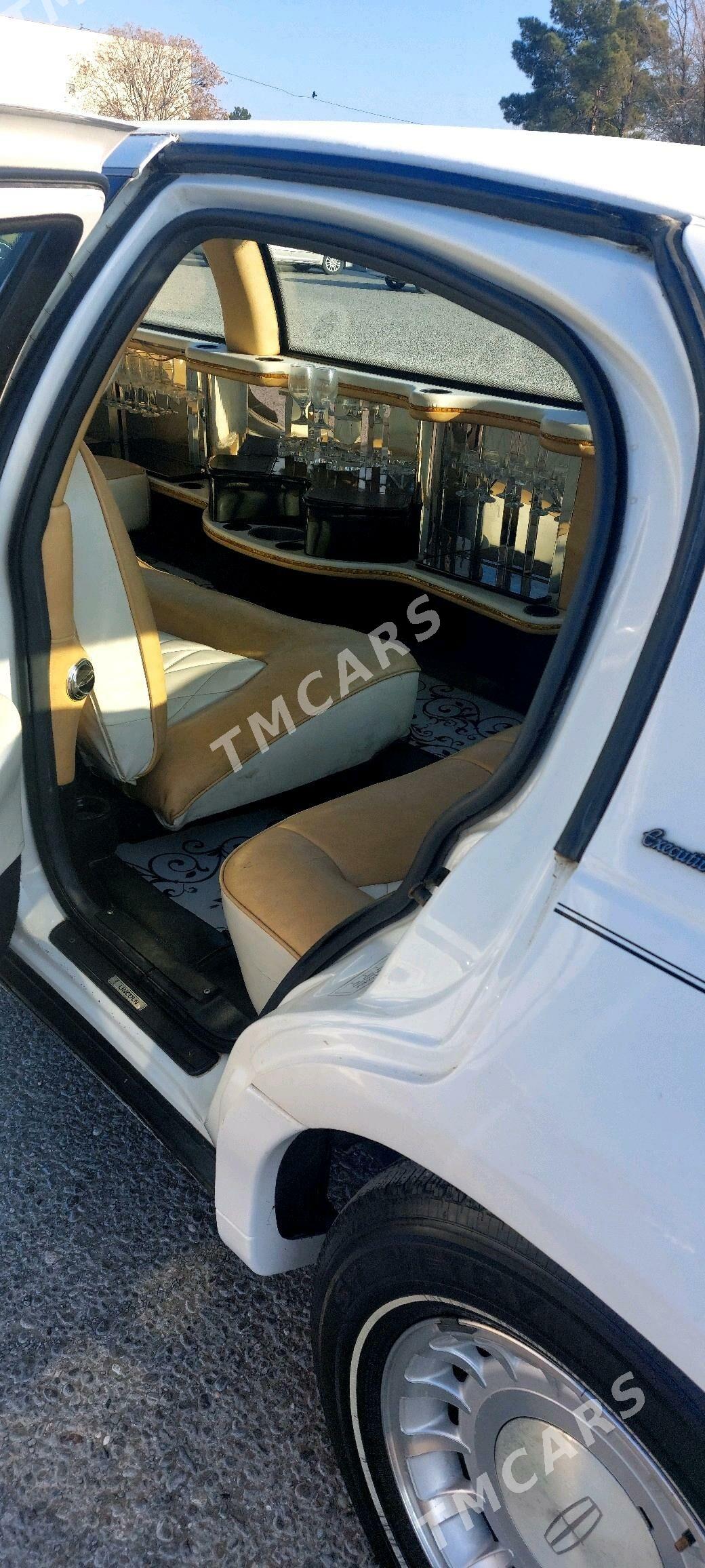 Lincoln Town Car 2003 - 160 000 TMT - Ашхабад - img 2