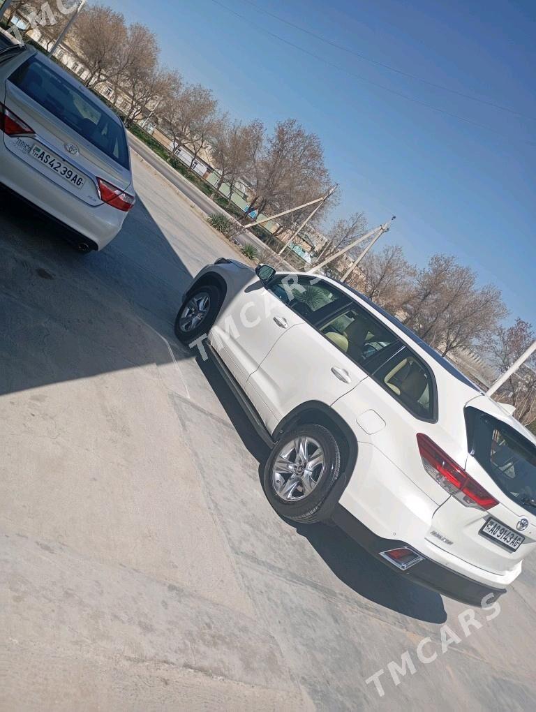 Toyota Highlander 2018 - 430 000 TMT - Мары - img 2