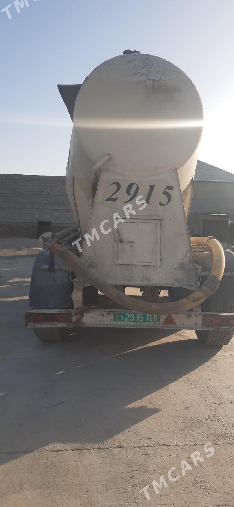 Mercedes-Benz ACTROS 3331 2002 - 640 000 TMT - Койтендаг - img 2