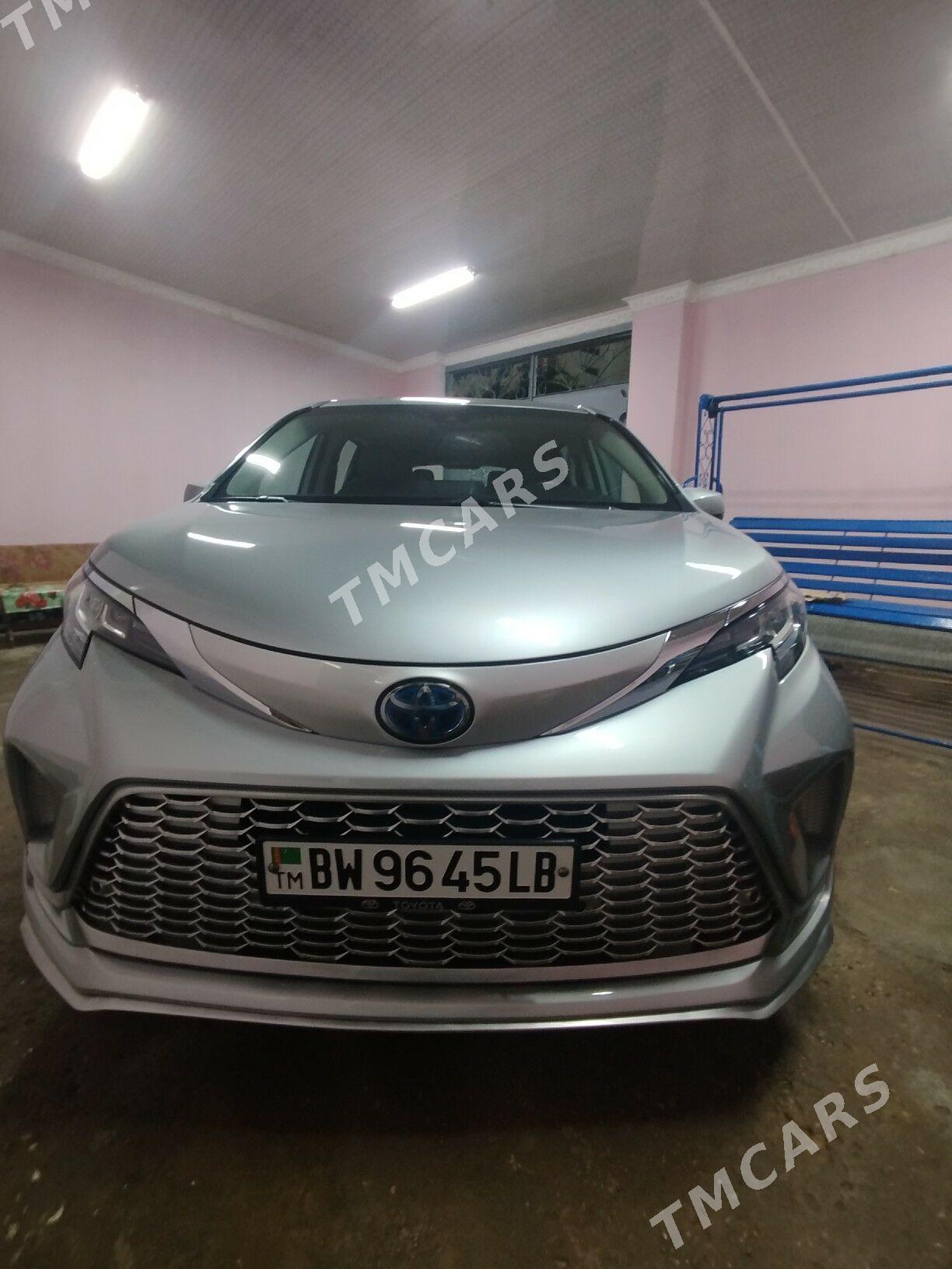 Toyota Sienna 2022 - 550 000 TMT - Туркменабат - img 7