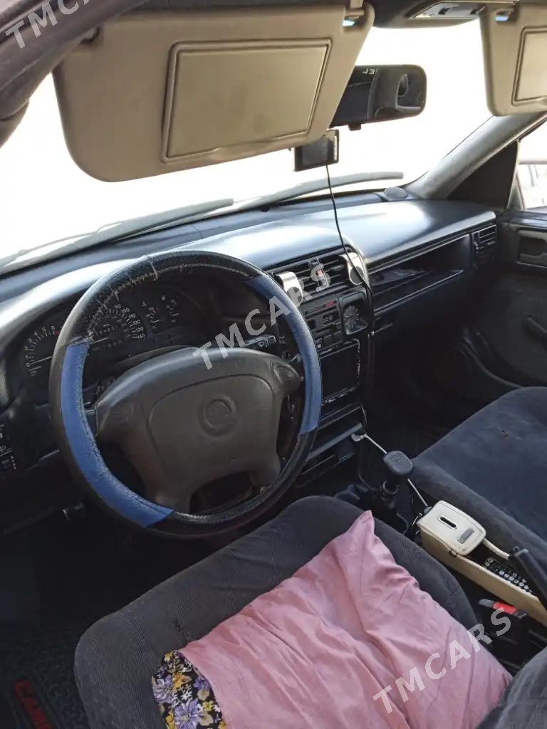 Opel Vectra 1993 - 36 000 TMT - Сакарчага - img 3