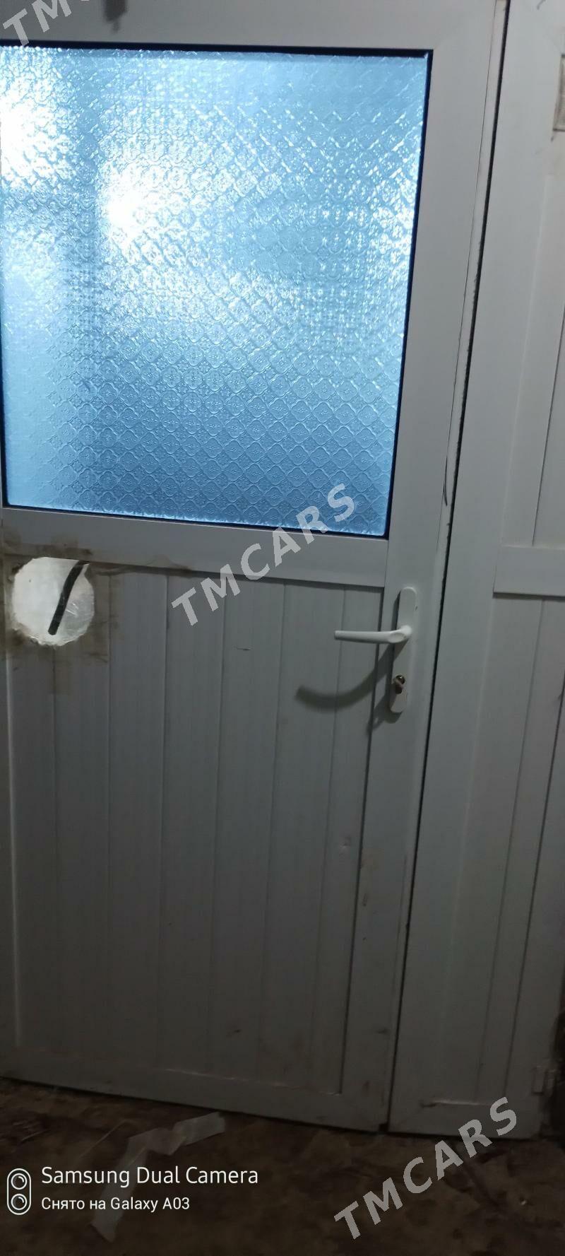 plastik we demir gapy - Тязе заман - img 2