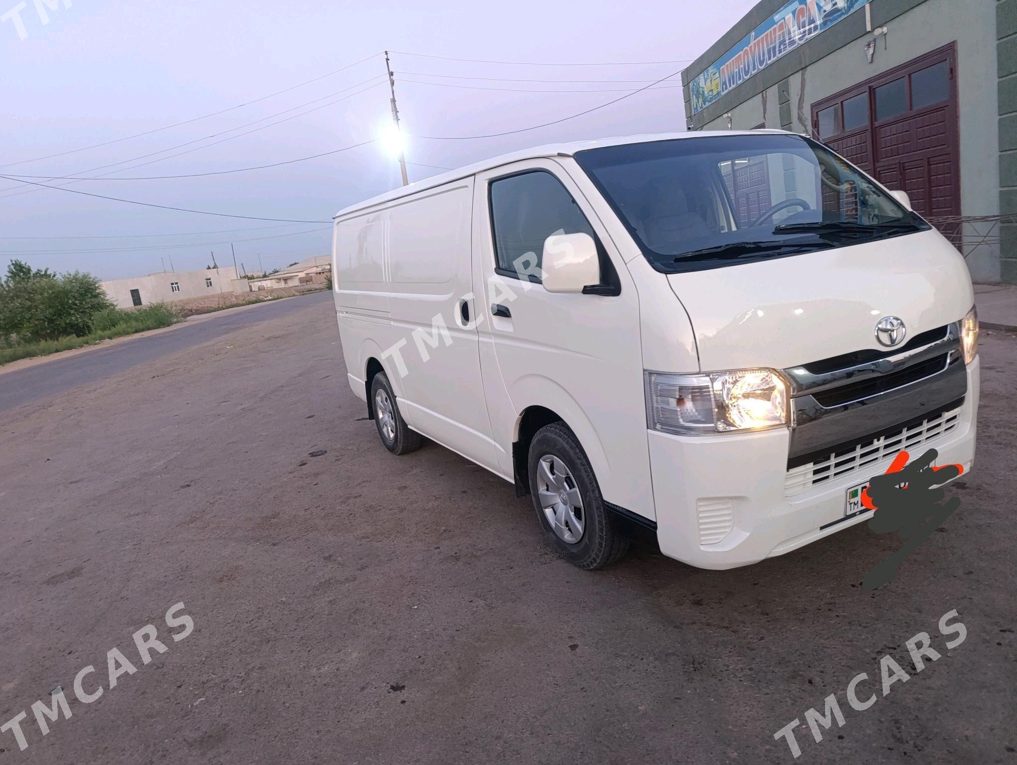 Toyota Hiace 2010 - 265 000 TMT - Daşoguz - img 2