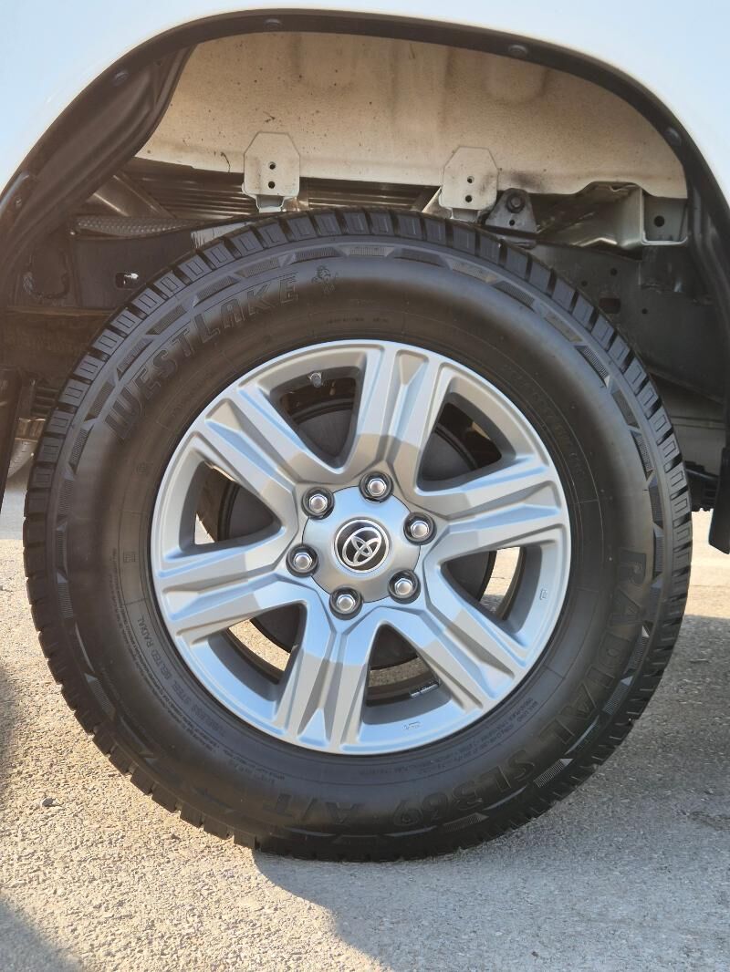 Toyota Hilux 2022 - 540 000 TMT - Ашхабад - img 8