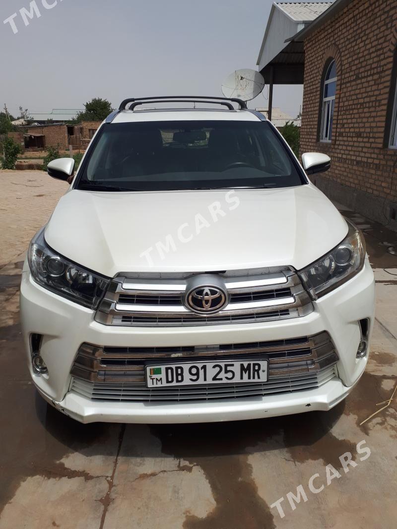 Toyota Highlander 2018 - 400 000 TMT - Ёлётен - img 3