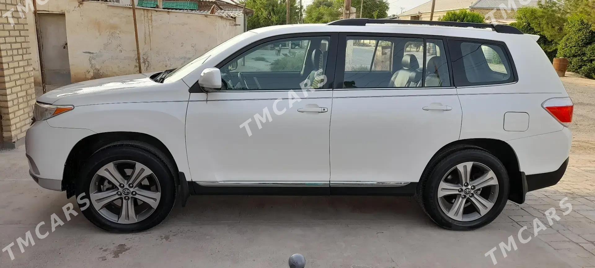Toyota Highlander 2011 - 315 000 TMT - Ёлётен - img 8