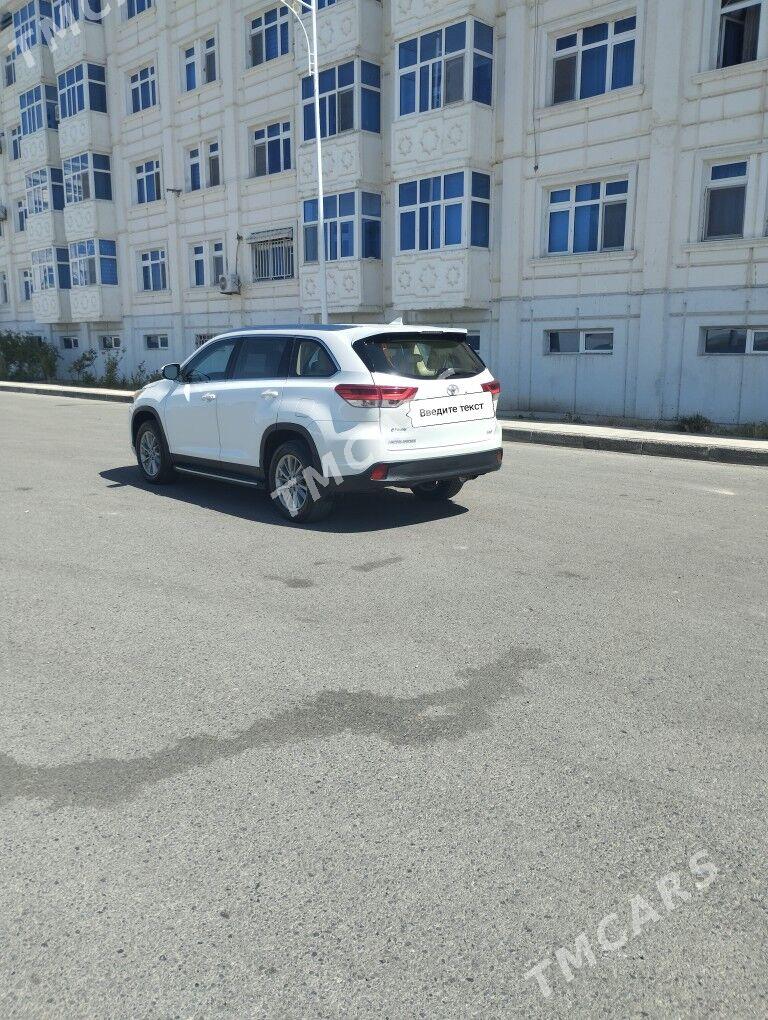 Toyota Highlander 2019 - 460 000 TMT - Сакар - img 2