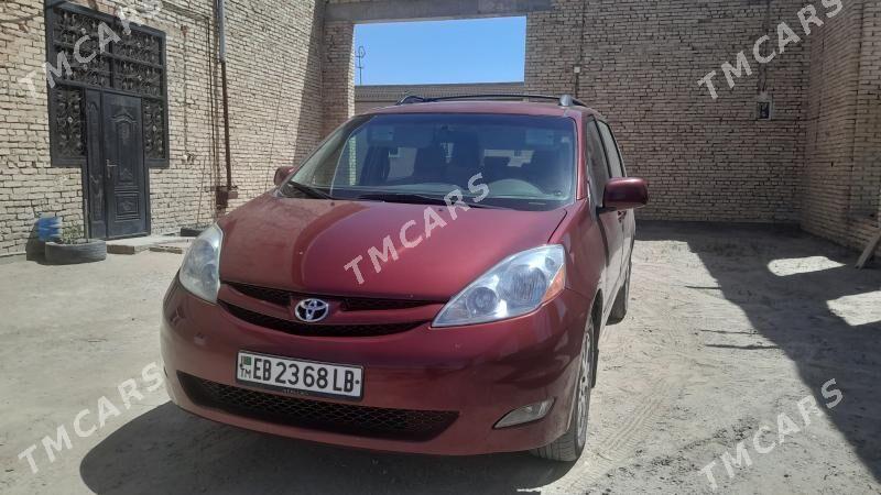 Toyota Sienna 2009 - 220 000 TMT - Türkmenabat - img 1