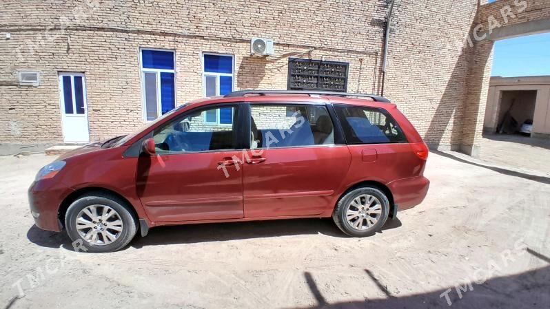 Toyota Sienna 2009 - 220 000 TMT - Türkmenabat - img 3