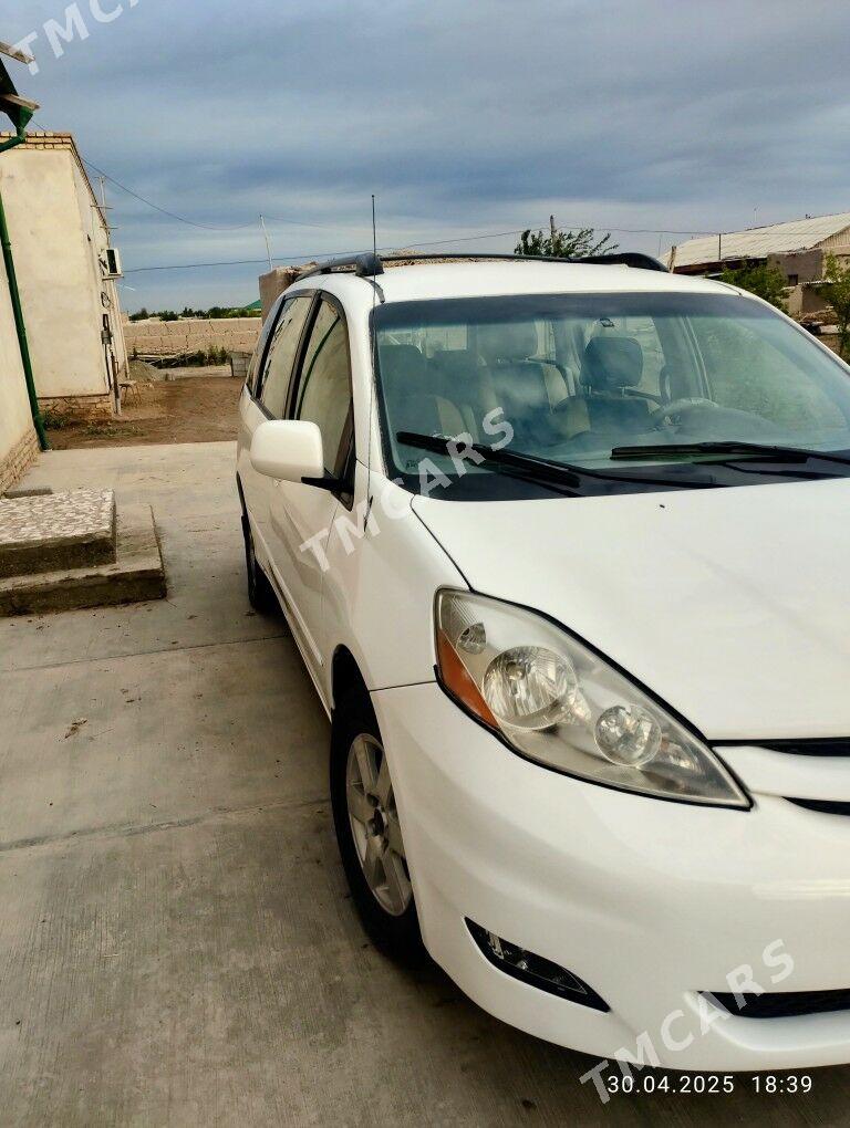 Toyota Sienna 2007 - 200 000 TMT - Gurbansoltan Eje - img 1