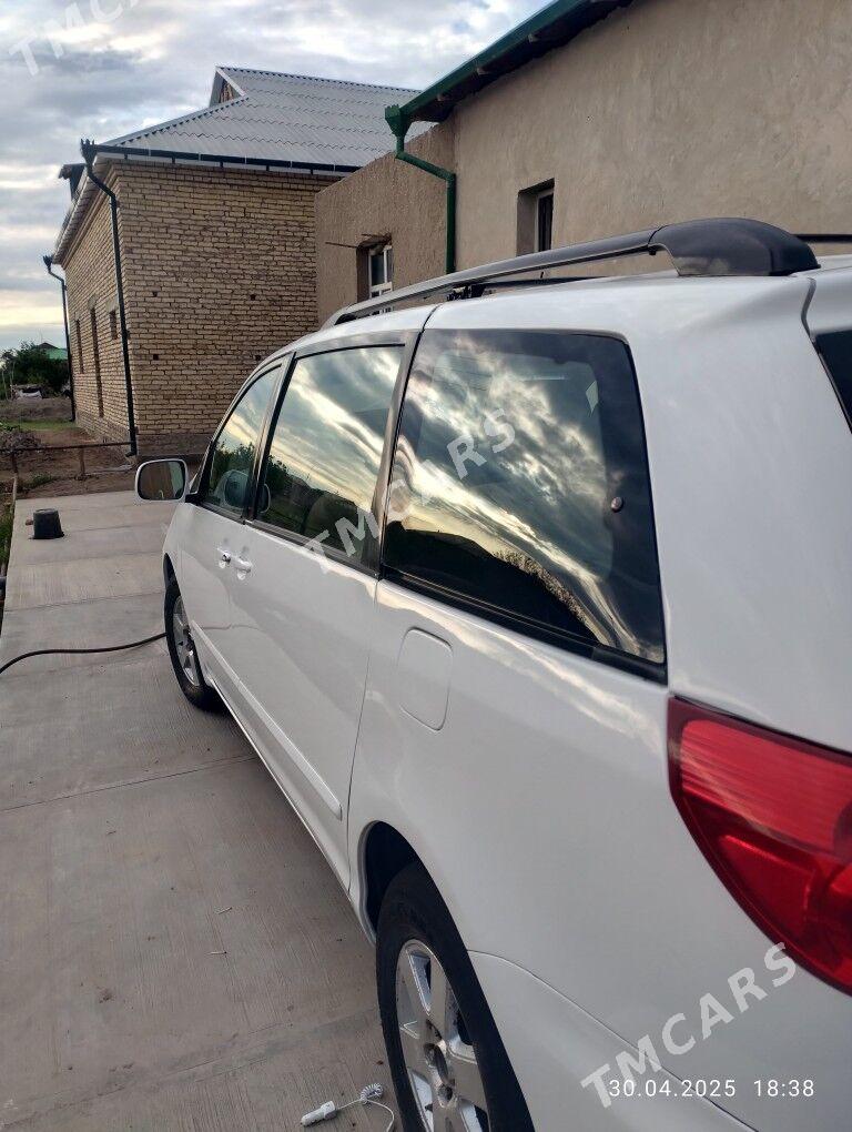 Toyota Sienna 2007 - 200 000 TMT - Gurbansoltan Eje - img 3