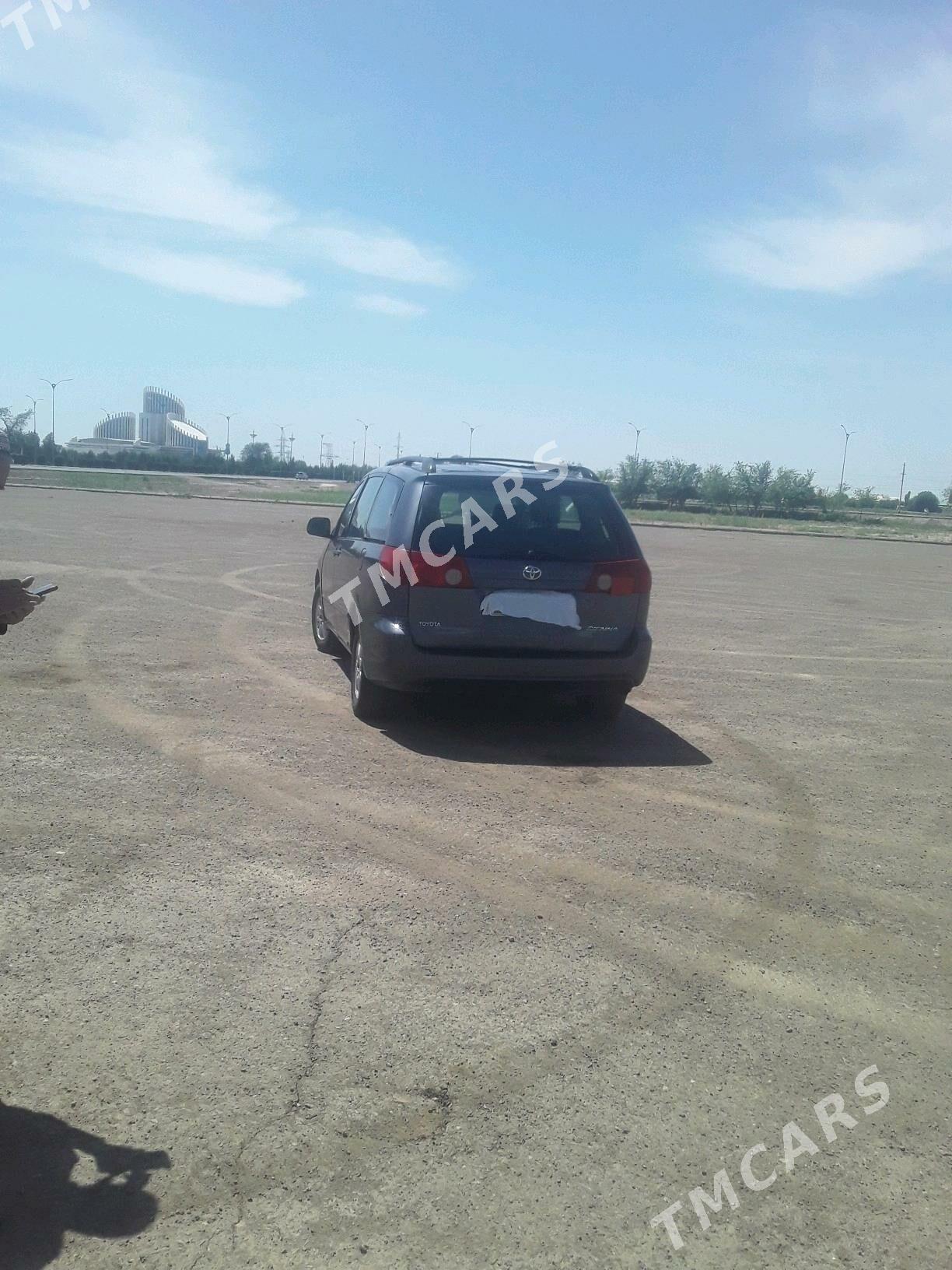 Toyota Sienna 2009 - 180 000 TMT - Boldumsaz - img 5