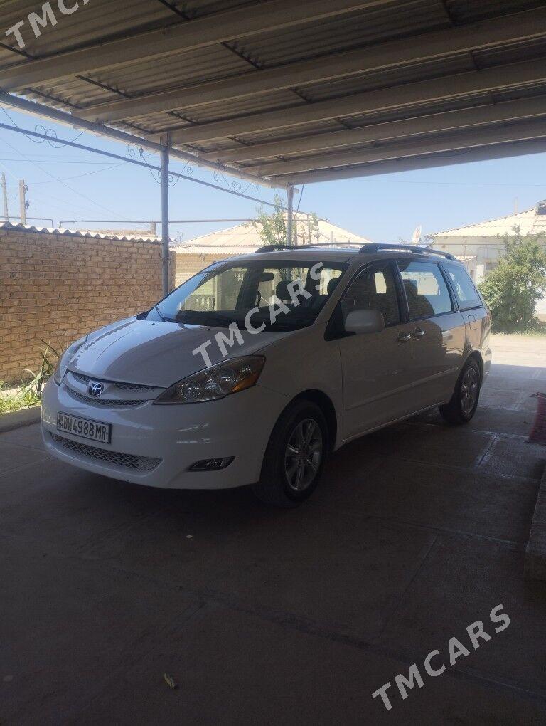 Toyota Sienna 2006 - 195 000 TMT - Мары - img 6