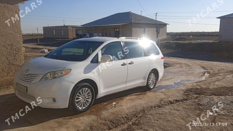 Toyota Sienna 2010 - 260 000 TMT - Boldumsaz - img 2