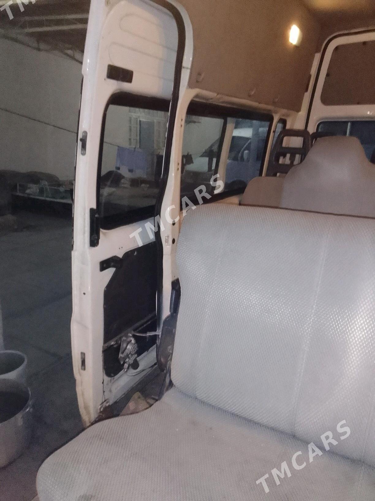 Toyota Hiace 2012 - 75 000 TMT - Шатлык - img 9