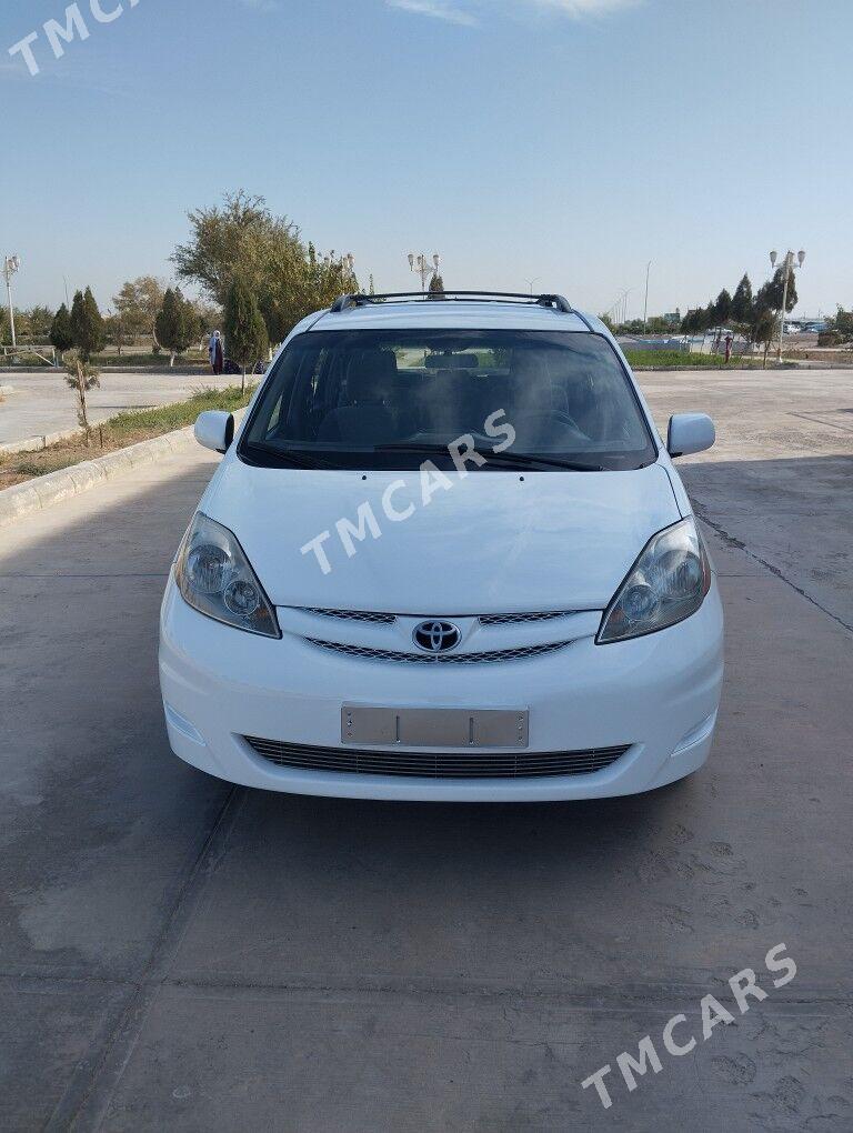 Toyota Sienna 2008 - 220 000 TMT - Теджен - img 2