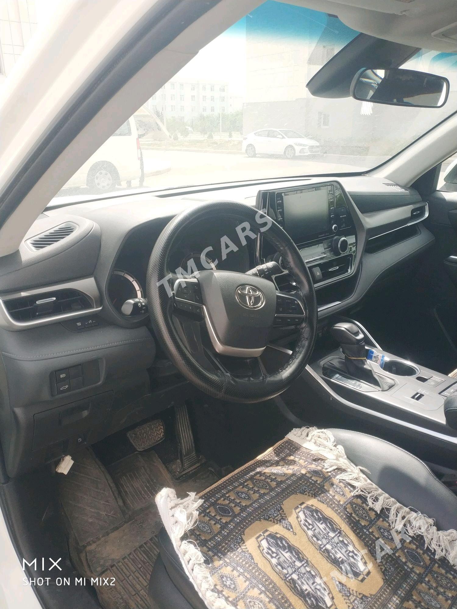 Toyota Highlander 2022 - 750 000 TMT - Bäherden - img 2