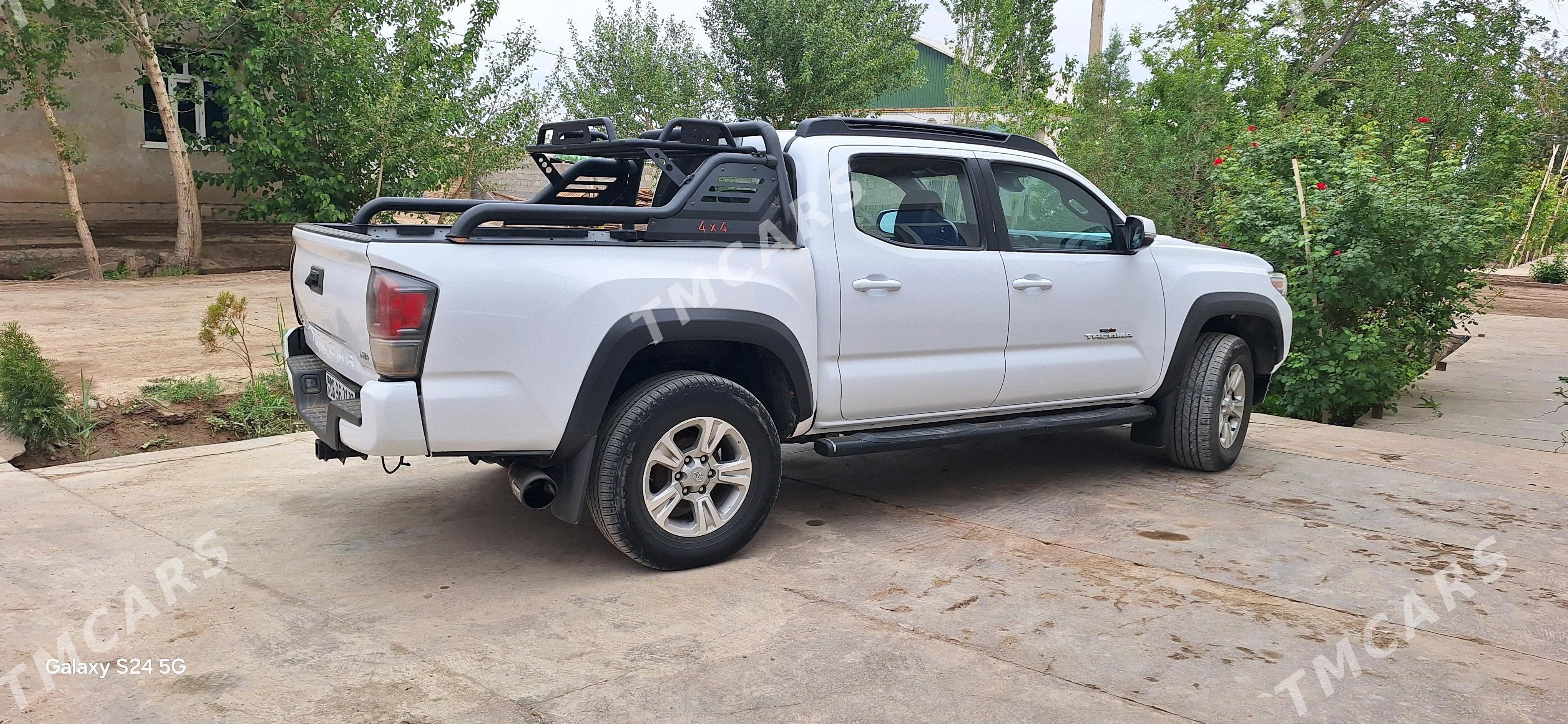 Toyota Tacoma 2018 - 395 000 TMT - Köneürgenç - img 3