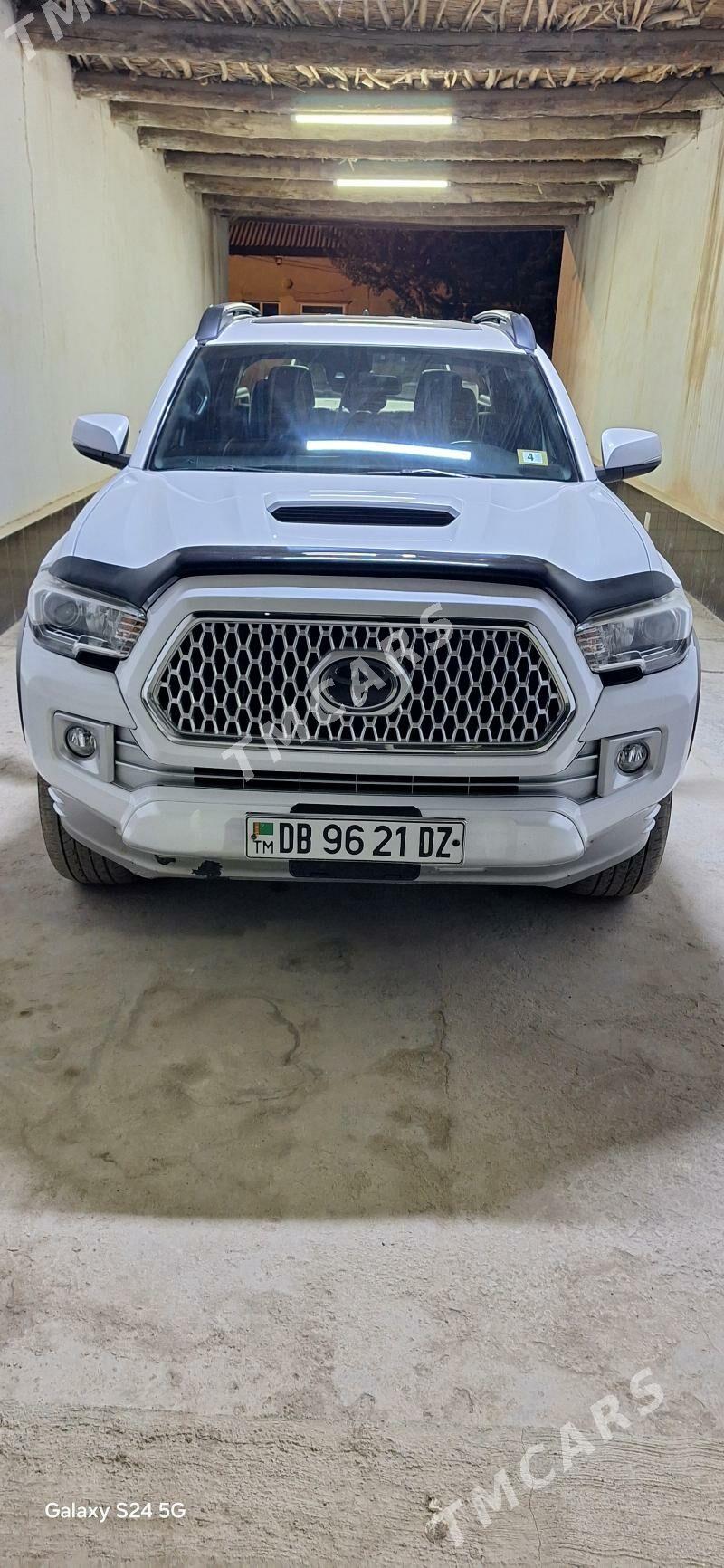 Toyota Tacoma 2018 - 395 000 TMT - Köneürgenç - img 9