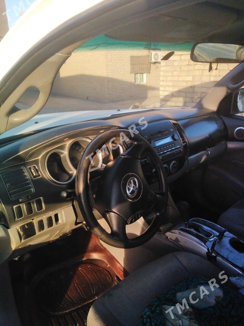 Toyota Tacoma 2010 - 155 000 TMT - Туркменгала - img 2