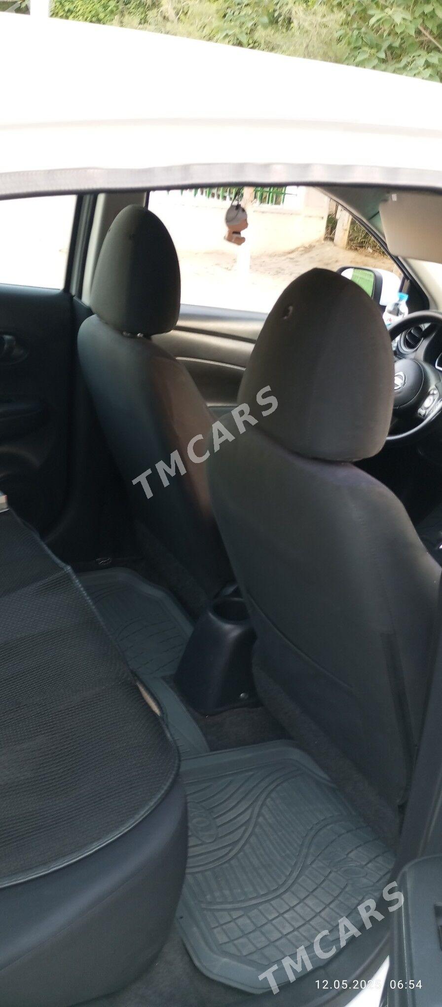 Nissan Versa 2011 - 125 000 TMT - Büzmeýin GRES - img 4
