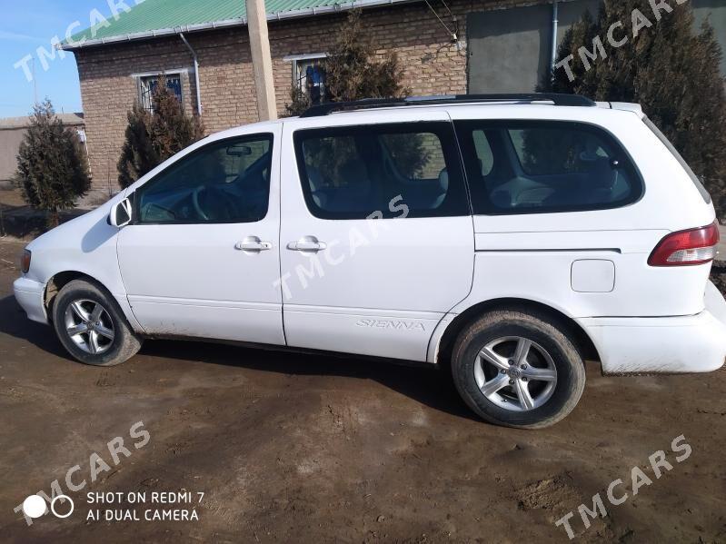 Toyota Sienna 2002 - 140 000 TMT - Türkmenbaşy etr. - img 6