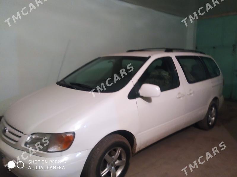 Toyota Sienna 2002 - 140 000 TMT - Türkmenbaşy etr. - img 2